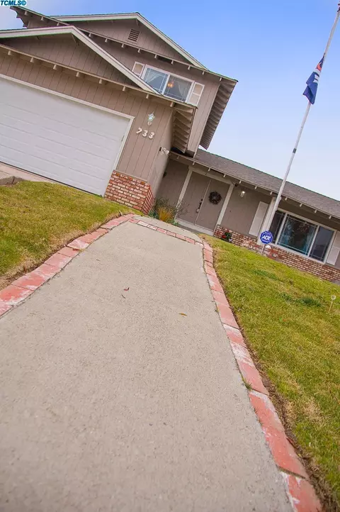 733 Cedar Ln, Lemoore, CA 93245 photo 3