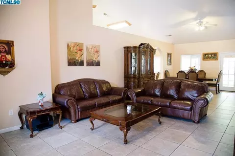 530 E Ferguson Ct, Visalia, CA 93292 photo 5