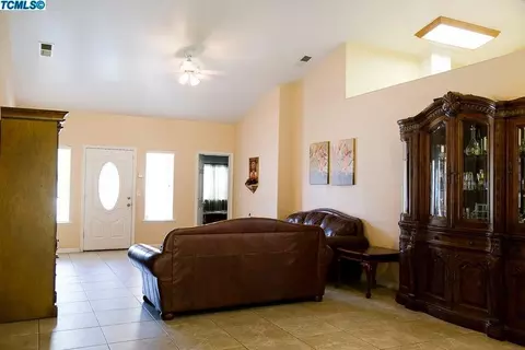530 E Ferguson Ct, Visalia, CA 93292 photo 6