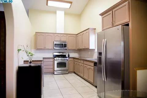 530 E Ferguson Ct, Visalia, CA 93292 photo 9