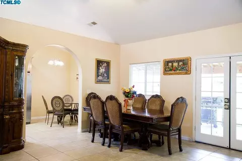 530 E Ferguson Ct, Visalia, CA 93292 photo 7