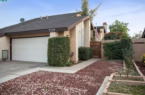 739 E Harold Ave, Visalia, CA 93292 photo 2