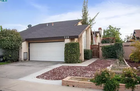 739 E Harold Ave, Visalia, CA 93292 photo 1