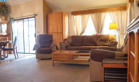 739 E Harold Ave, Visalia, CA 93292 photo 16