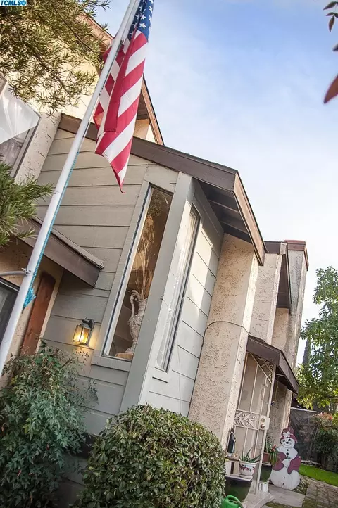 739 E Harold Ave, Visalia, CA 93292 photo 9