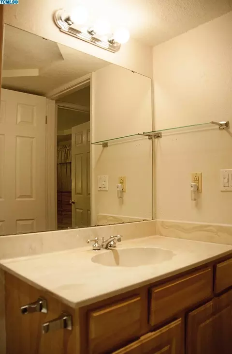 739 E Harold Ave, Visalia, CA 93292 photo 31