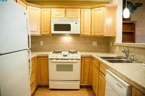 739 E Harold Ave, Visalia, CA 93292 photo 25