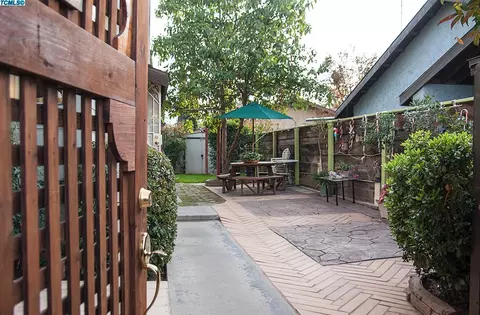 739 E Harold Ave, Visalia, CA 93292 photo 8