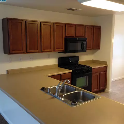 4140 E Center Ct, Visalia, CA 93292 photo 8