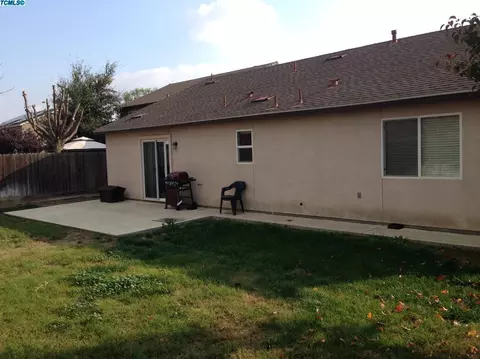 4140 E Center Ct, Visalia, CA 93292 photo 4