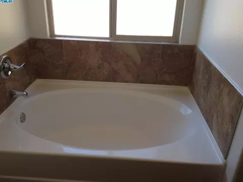 1135 E Vine Ct, Visalia, CA 93292 photo 10