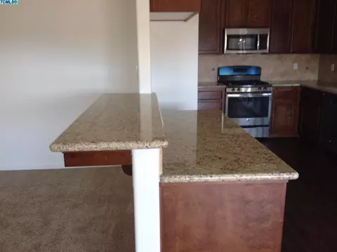 1135 E Vine Ct, Visalia, CA 93292 photo 7