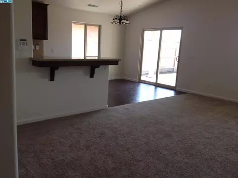 1135 E Vine Ct, Visalia, CA 93292 photo 8