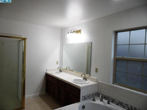 1949 Evergreen Ct, Visalia, CA 93292 photo 9