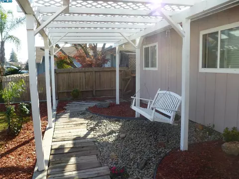 2303 S Memory St, Visalia, CA 93277 photo 6