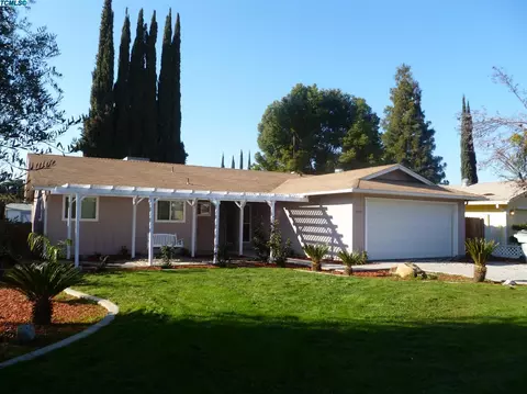 2303 S Memory St, Visalia, CA 93277 photo 1
