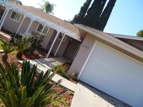 2303 S Memory St, Visalia, CA 93277 photo 3