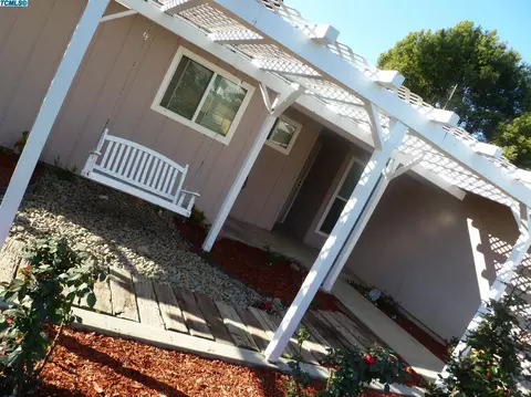 2303 S Memory St, Visalia, CA 93277 photo 5