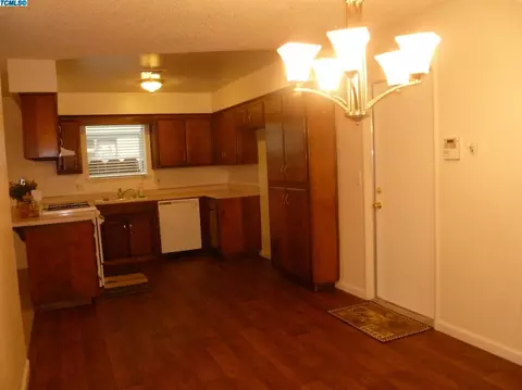 2303 S Memory St, Visalia, CA 93277 photo 14