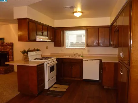 2303 S Memory St, Visalia, CA 93277 photo 16