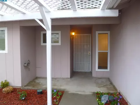 2303 S Memory St, Visalia, CA 93277 photo 9