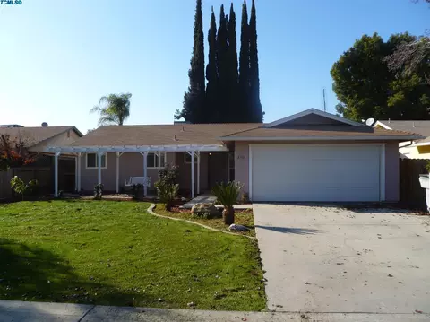 2303 S Memory St, Visalia, CA 93277 photo 2