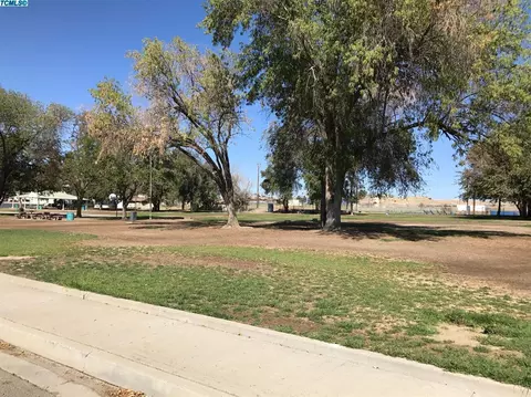 748 E Monterey St, Avenal, CA 93204 photo 9