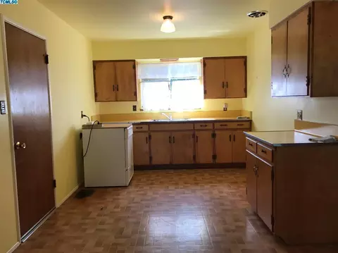 748 E Monterey St, Avenal, CA 93204 photo 3