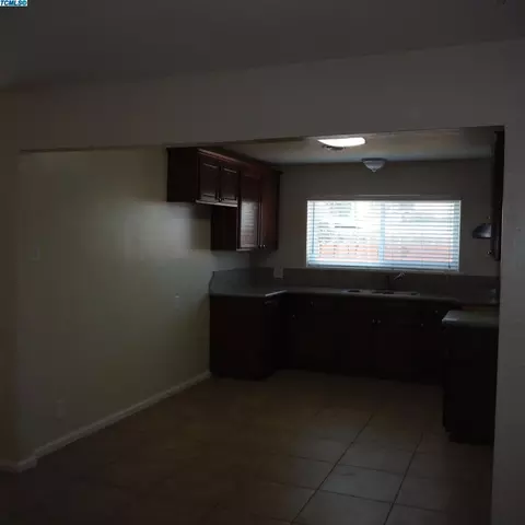 2481 E Sunset Ave, Tulare, CA 93274 photo 5