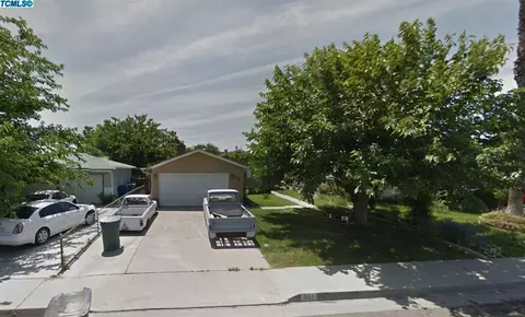 285 E D St, Lemoore, CA 93245 photo 1