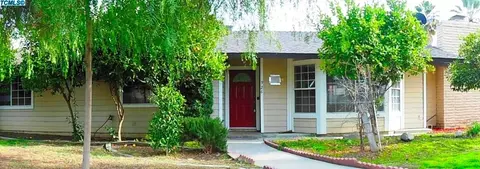 926 E Pleasant Ave, Tulare, CA 93274 photo 1