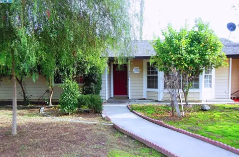 926 E Pleasant Ave, Tulare, CA 93274 photo 2