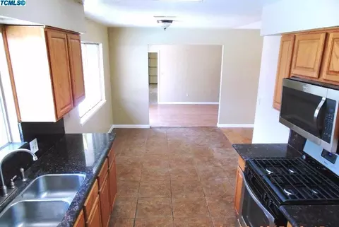 926 E Pleasant Ave, Tulare, CA 93274 photo 13