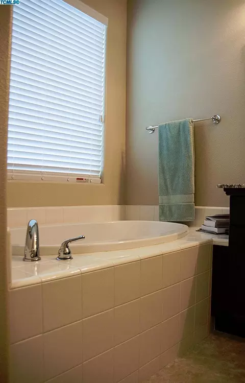982 Tradition Dr, Lemoore, CA 93245 photo 24