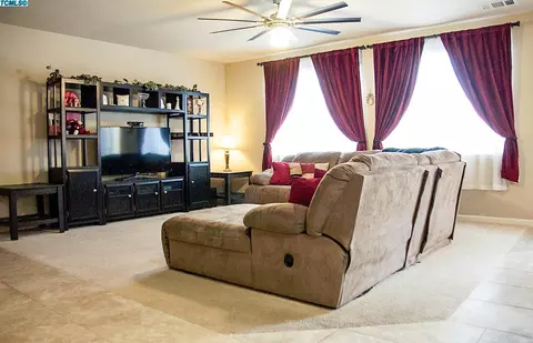 982 Tradition Dr, Lemoore, CA 93245 photo 9