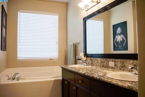 982 Tradition Dr, Lemoore, CA 93245 photo 22