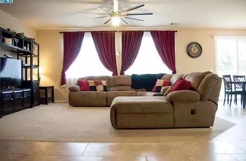 982 Tradition Dr, Lemoore, CA 93245 photo 8