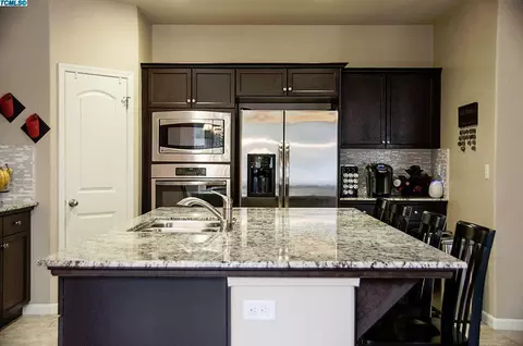 982 Tradition Dr, Lemoore, CA 93245 photo 13