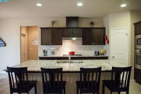 982 Tradition Dr, Lemoore, CA 93245 photo 17