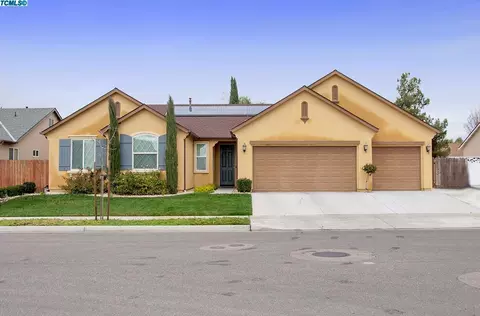 982 Tradition Dr, Lemoore, CA 93245 photo 1