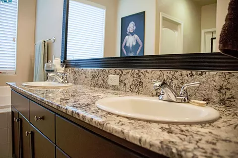 982 Tradition Dr, Lemoore, CA 93245 photo 23