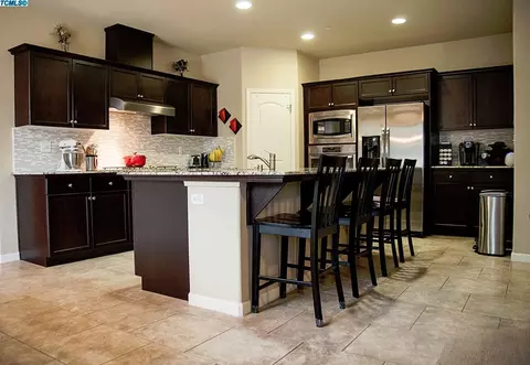 982 Tradition Dr, Lemoore, CA 93245 photo 11