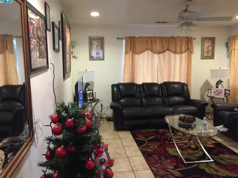 237 S Maple St, Pixley, CA 93256 photo 2