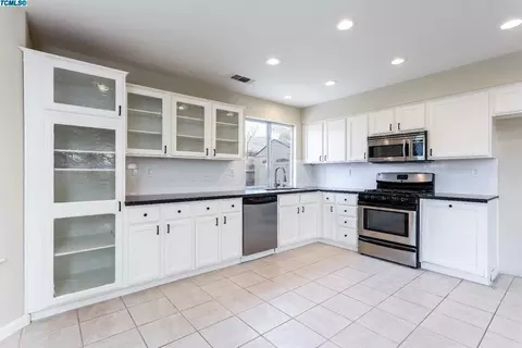 659 Cambria Ln, Lemoore, CA 93245 photo 9