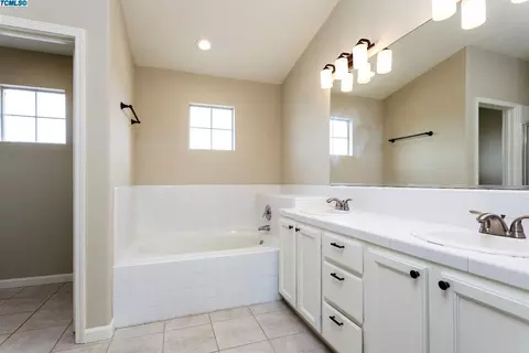 659 Cambria Ln, Lemoore, CA 93245 photo 18