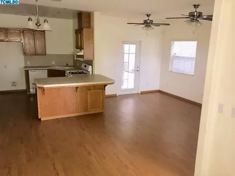 405 W Maple St, Exeter, CA 93221 photo 5