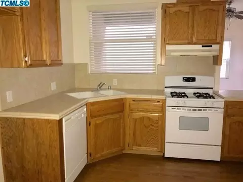 405 W Maple St, Exeter, CA 93221 photo 3