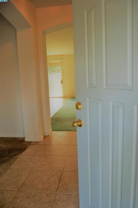 4305 E Westcott Ave, Visalia, CA 93292 photo 2