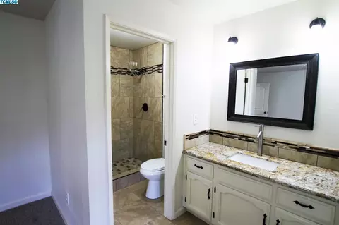 248 E Garfield Ave, Tulare, CA 93274 photo 17