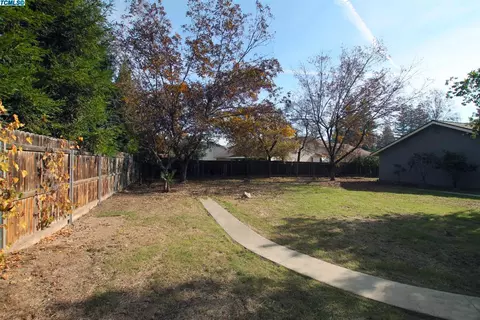 248 E Garfield Ave, Tulare, CA 93274 photo 7